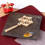 鹿沼ならではの人気の商品! 組子と麻で魔を除ける「お麻守り組子」