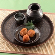 低塩分に抑えて食べやすい　紀州産南高梅　ふっくらはちみつ梅化粧箱入り