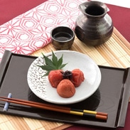 国産の紫蘇の風味を生かした 紀州産南高なつかしい梅しそ漬化粧箱入り