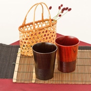 欅の天然木を生かした山中漆器伝統の技とこだわり「伝」　東出漆器店・石川県