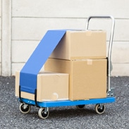 段差や坂道でも荷崩れなし。 乗せた荷物は落とさないラクラク台車。 ラクラク台車 ゼロテクノス販売株式会社・神奈川県