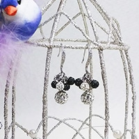 エリズ・オリジナルデザイン　房状クリスタルボール（クリア[大粒]） ピアス（フックタイプ）