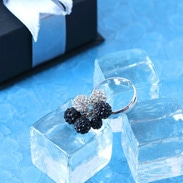 エリズ・オリジナルデザイン　クリスタル・グラデーションリング（黒系）