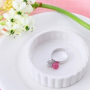 エリズ・オリジナルデザイン　スィングクリスタルリング　（ショッキングピンク玉+クリア玉）