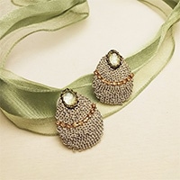 エリズ・オリジナルデザイン　　ティアドロップ形　ピアス　　ブラック／ホワイト