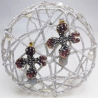 エリズ・オリジナルデザイン フラワーモチーフ クリスタル ピアス パープル×ブルーシルバー