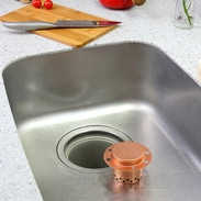 置くだけで清潔　シンク排水管のぬめりを抑える　銅トラップ