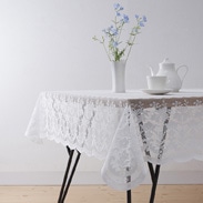 上品なジャガード柄は来客用にも最適。　撥水加工を施し、お手入れも簡単。6人掛けテーブル用　レースジャガードテーブルクロス　140×220　加栄レース　株式会社・群馬県