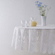 なかなかお目にかかれない日本製の円形テーブル用のクロス。　高級感あふれるデザイン、撥水加工でお手入れもらくらく　レースジャガードテーブルクロス　150cm円型　加栄レース　株式会社・群馬県