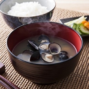「黒いダイヤ」と称されるしじみをそのまま冷凍パック　東郷湖　冷凍しじみ　大粒　1kg（500g×2袋）　一般財団法人ゆりはま温泉公社・鳥取県 【北海道・沖縄・離島 お届け不可】