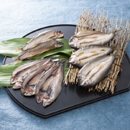 あゆの一夜干し4枚入×3袋　合名会社トモエ　群馬県　若鮎を丁寧に背開きし、伯方の塩に漬け込み、一夜干しにしました。