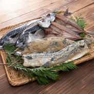 やまねギフトセット　やまね　鳥取県　伝承の技に独自の製法を加えて仕上げた「酒津の塩さば」と干物・漬け魚の詰め合せ