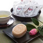 やくもっちぃもなか(粒あん&生クリーム)15個入 有限会社くら屋菓子舗 北海道 生クリームと粒あんが絶妙の美味しさ