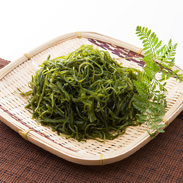 十三浜 細切りくきわかめ 有限会社青山商店 宮城県 漁師の手仕事。1本1本剣山で引く昔ながらの製法で細切りにしました