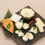 宮城の逸品お豆腐ギフト〔生湯葉、みやぎ三角揚げ、塩竈藻塩にがり絹、塩竈藻塩にがり寄せ、青秘伝ざる豆腐、とろり秘伝よせ、塩竈藻塩、豆乳（各1個）〕 【沖縄・離島 お届け不可】