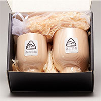 ぐい呑みセット ヒノキの酒器の大・小セットにヒノキの芳香袋つき