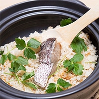 愛媛八幡浜吉左右の鯛めしの素木箱入り〔450g/2合用×3袋〕