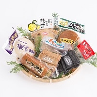 牛深くんせい蒲鉾セット k-04〔燻製チーズ蒲鉾・ゆず胡椒入り鯵の焼き蒲鉾・イカ墨入り揚げ蒲鉾 ほか全6種14個〕