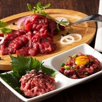 フジチク ふじ馬刺し 人気3種セット 〔上赤身スライス40g×1、ユッケ50g×1、ネギトロ50g×1、馬刺しのたれ5ml×2、たれ・薬味〕