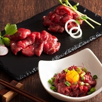 フジチク ふじ馬刺し 詰め合わせ 華 〔上赤身80g×2、ユッケ50g×1、馬刺しのたれ5ml×4、たれ・薬味〕