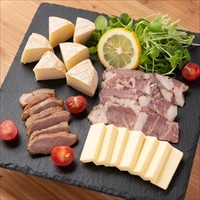 チーズと肉のスモークセット 〔燻製おつまみ4種〕 秋田県 燻製 岩城の燻製屋チャコール