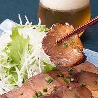 無添加 短鼻豚 炭火焼豚とウインナーセット〔黒豚炭火焼豚200g、黒豚炭火焼200g、黒豚スモークウインナー100g、黒豚バジルウインナー100g〕　九州・鹿児島県産　鹿児島ますや