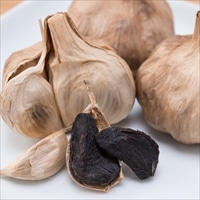 I JAPAN 山梨県の自社農園で熟成したフルーティーな味と食感 甲斐の黒にんにく〔300g〕