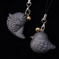 伊達屋 YUHIRO いぶし瓦の小物 縁起物と厄除けストラップ 鬼瓦値付け6点セット〔鬼面・めで鯛ほか全6個〕