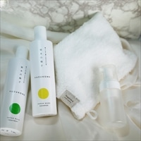 栃木の柚子シャンプー＆トリートメント バスミトン付 ギフトセット 〔シャンプー、トリートメント、バスミトン、泡ボトル〕 セグロラ化粧品