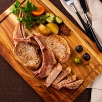 イベリコ豚骨付きステーキ＆トリュフ塩 〔400g、トリュフ塩4g〕 豚肉