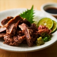 肉の名門ヤマシゲ 牛すじソムリエ 煮込み済 さしみ専用牛すじ〔90g×5〕牛すじ煮 冷凍