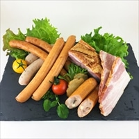 しったげいけるセット 〔ホワイトソーセージ・ミニベーコンブロック・ビアマイスター・いぶりがっこソーセージ・モーニングウインナー〕 秋田県 IMI