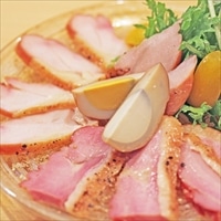 スモークチキン 噛む噛む 8パック 〔80g×8〕 鶏肉 惣菜 冷蔵 愛媛 イヨエッグ