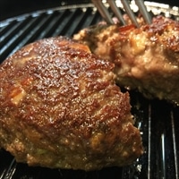 大阪 洋食Revo 名物黒バーグ 焼き上げ 4個 〔150g×4〕 ハンバーグ【北海道・沖縄・離島 お届け不可】