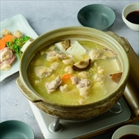 鶏屋の水炊き 〔(淡路どりもも肉300g×2、鶏つみれ16個(約160g)、特製ポン酢75cc×4、鶏白湯だし800cc×2、讃岐うどん180g×2)〕 鍋セット