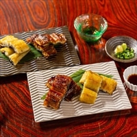 うなぎの新甫 うなぎの紅白味わいセット 贈答用 〔蒲焼切身80g、伝承のタレ15ml、山椒0.2g、白焼切身80g、白焼醤油6ml〕 鰻 惣菜【北海道・沖縄県・離島 配送不可】