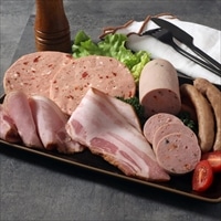 唐津くん煙工房 ハム・ソーセージ 〔ロースハムスライス・燻しベーコンステーキ 他、リヨナーステーキ(トマト&チーズ)×2〕 肉加工品【北海道・沖縄県・離島 配送不可】