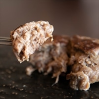 阿蘇 あか牛 牛肉100％ ハンバーグ 〔(100g×2)×2〕 惣菜【北海道・沖縄県・離島 配送不可】