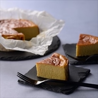バナナの風味香る濃厚バスクチーズケーキ 金のバナーナDraine使用 〔4号(320g)〕 ケーキ スイーツ