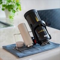 すっきり暮らす ジャグボトルスタンド 〔使用時サイズ：約36.0×13.0×高さ11.5cm、重量：約0.34kg〕 台所用品【沖縄県・離島 配送不可】