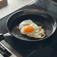 目玉焼きがおいしく焼ける 鉄のフライパン 蓋なし 〔サイズ：約20.0×38.4×高さ7.0cm、重量：約0.59kg〕 調理器具【沖縄県・離島 配送不可】