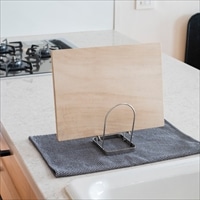 すっきり暮らすまな板スタンド〔サイズ：(約)9.3×10.7×14cm〕ステンレス【沖縄県・離島 配送不可】