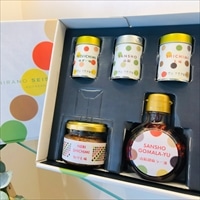 高野山 平野清椒庵 薬味 詰め合わせ ギフトBOX 〔粉山椒5g、ゆず一味5g、七味5g、ねり七味70g、山椒胡麻ラー油75ml〕 調味料