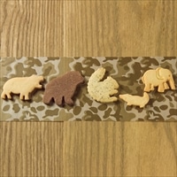 TABLES アニマルクッキー 陸の動物 BROWN缶 〔220g(ゾウ・クマ・リス・カバ・ワニ各6、メレンゲ菓子)〕 クッキー