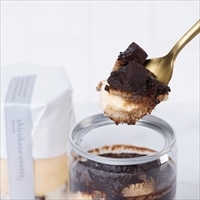 白金ホワイトティラミス缶 カフェ・ショコラ〔(高さ97mm、底径48mm)×4〕スイーツ 冷凍