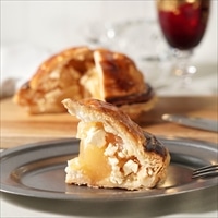 りんごの酸味と甘味を楽しむプレミアム白金アップルパイ チーズ〔4号(φ12cm、約330g)〕スイーツ 冷凍