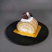 白金スイーツ 皇室献上栗 山江栗 ロールケーキ ギフト〔幅10cm×奥行8cm×高さ7.7cm〕ケーキ 冷凍