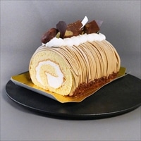 白金スイーツ 皇室献上栗 山江栗 ロールケーキ ギフト〔サイズ：幅10×奥行16×高さ7.7cm〕ケーキ 冷凍