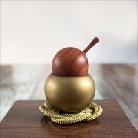 小泉屋 おりん Pear ギフト〔りん(Φ40×H60mm)、りん棒、敷物〕卓上りん ベル 真鍮【北海道・沖縄県・離島 配送不可】