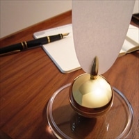 小泉屋 風鈴 YURARIN ギフト〔風鈴(H200mm)、台座、リング〕卓上風鈴 真鍮 ベル【北海道・沖縄県・離島 配送不可】